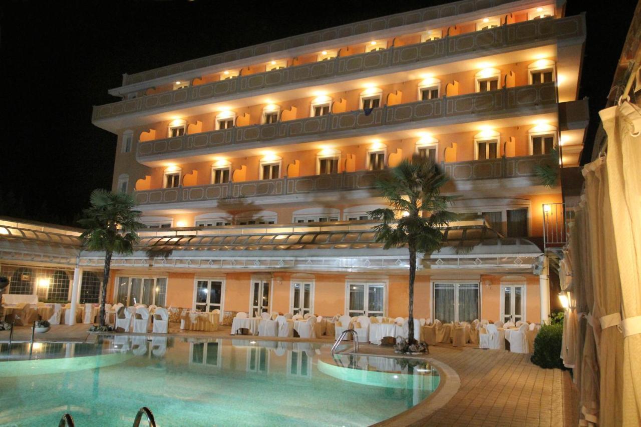Grand Hotel Osman Ristorante Il Danubio Atena Lucana Exteriér fotografie